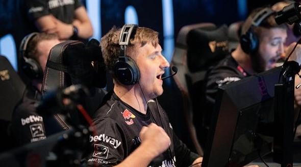 TESvsWBG首发名单：Tian野区决战Tarzan Creme交手小虎 银河解说