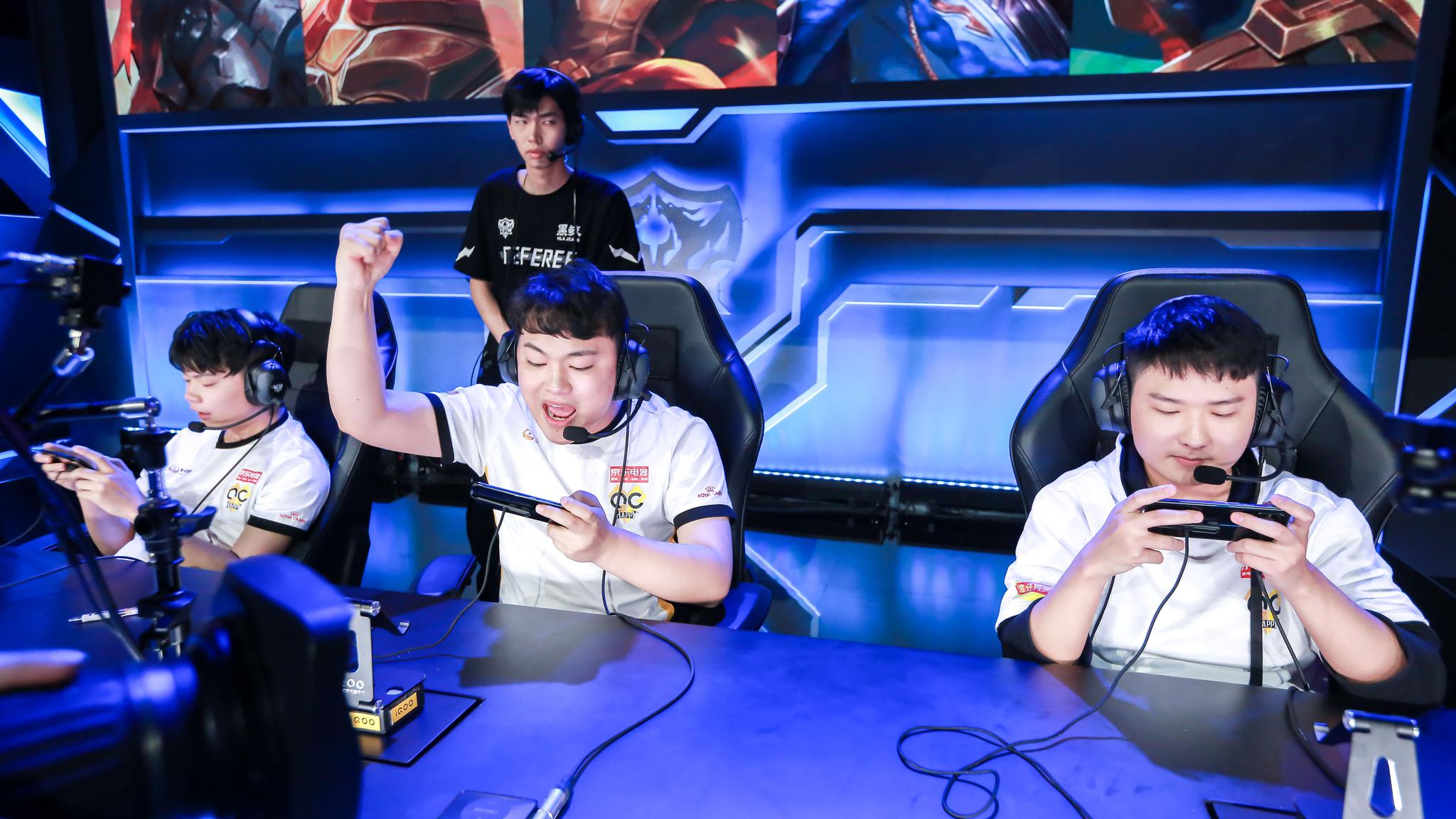 LPL战队时隔1087天再次在世界赛上战胜T1战队