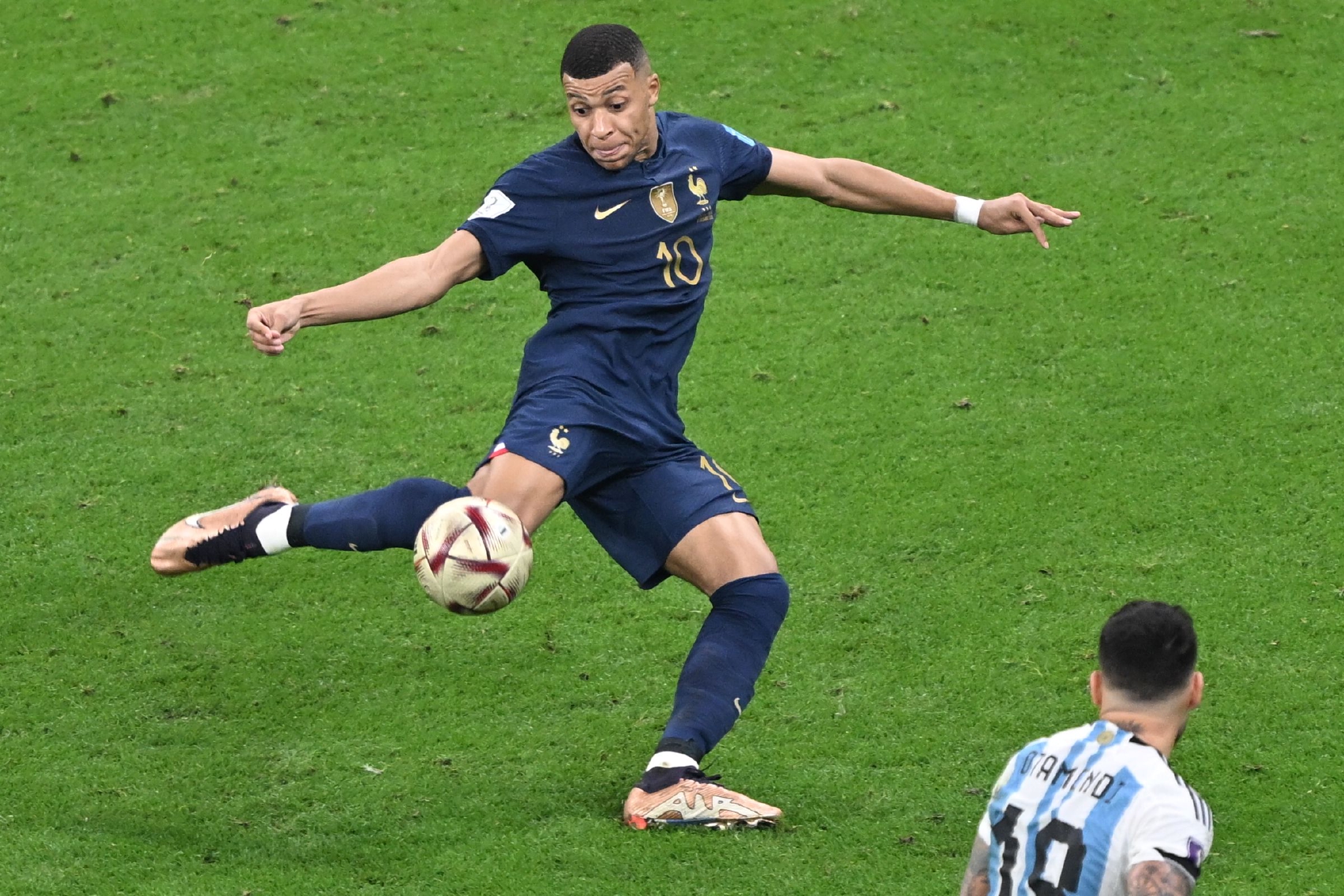 2-1！队长世界波传射 13.5亿豪门淘汰同城死敌 决赛上演国家德比