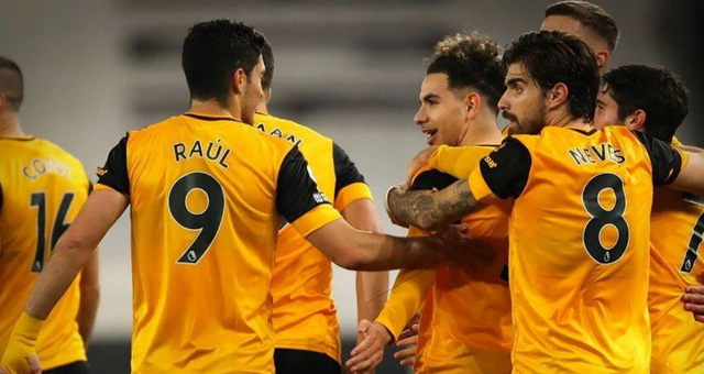 资讯明天和意外哪个先来？#绝地求生搞笑#